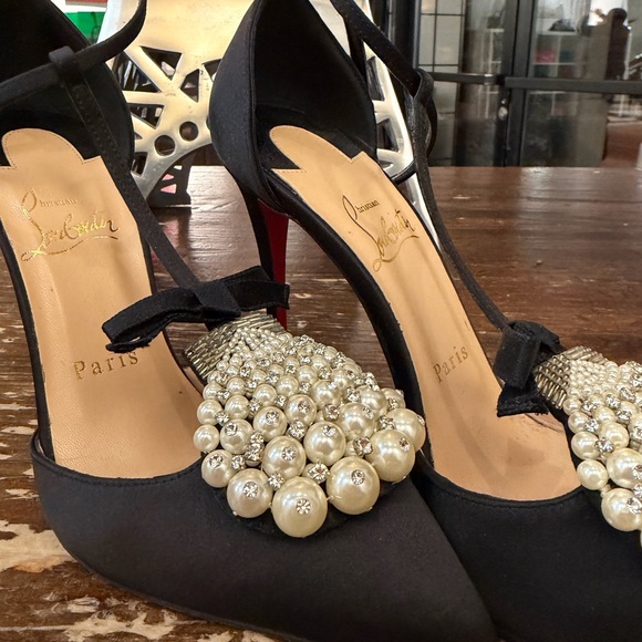 Christian Louboutin Goyetta 100 Black Satin T-Strap Pumps - Picture 3 of 4